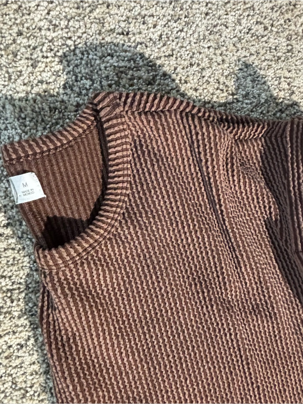Ribbed Crewneck Short Sleeve Shirt. Size Medium.
